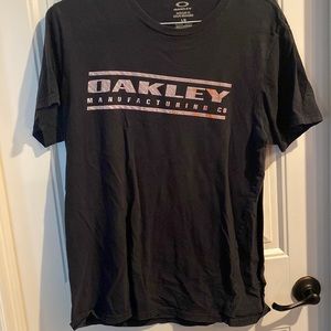 Like new Oakley Shirt mens
